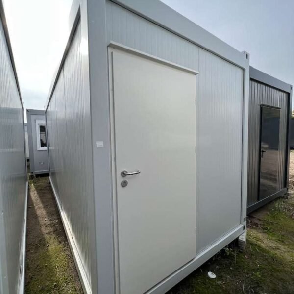 Conteneur de douche 6,00 x 2,43m avec 6 douches